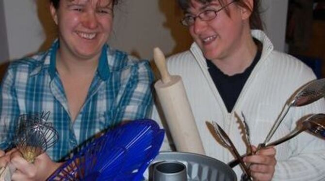 Marion Kilgus (links) und Christine Kemmler kochen leidenschaftlich gern. 
GEA-FOTO: IST