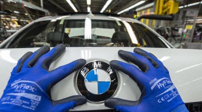 BMW bleibt weiterhin gewinnstärkster Autobauer der Welt. Foto: Armin Weigel/Archiv