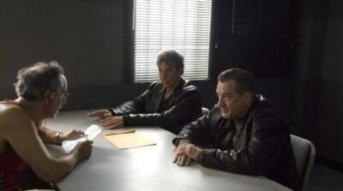 Robert De Niro und Al Pacino (von rechts) spielen in »Kurzer Prozess ­ Righteous Kill« zwei alternde Polizisten. FOTO: PR