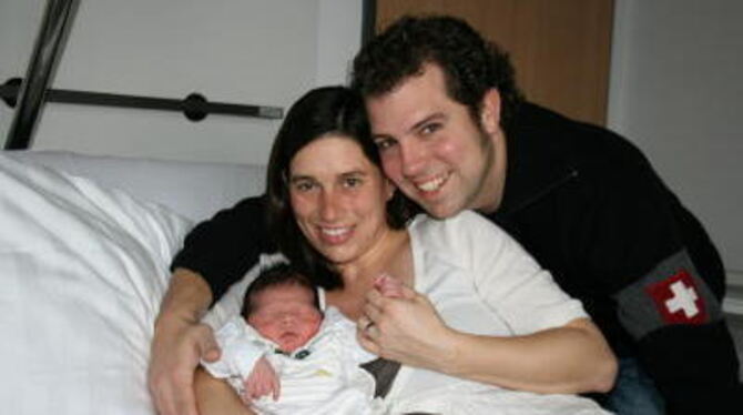 Seit Neujahr zu dritt: Simone und Michael Krauth aus Pliezhausen freuen sich über ihr erstes Kind Felix. FOTO: RENZ