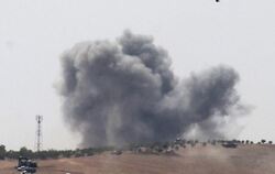 Während eines Militäreinsatzes in Syrien steigt die Rauchwolke einer Explosion auf. Foto: Sedat Suna/Symbolbild