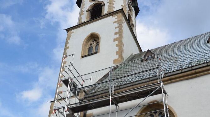 Die Pfullinger Martinskirche wird vor einer Sanierung untersucht. GEA-FOTO: SAUTTER