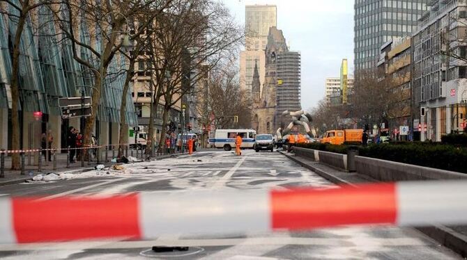 Die gesperrte Tauentzienstraße in Berlin nach dem tödlichen Autorennen von Anfang Februar. Foto: Britta Pedersen