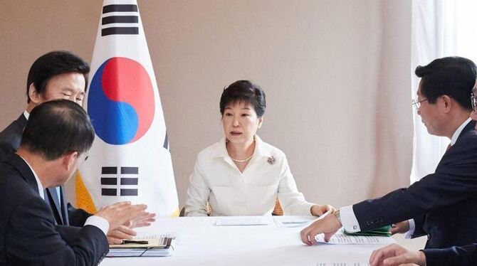 Südkoreas Präsidentin Park Geun Hye, die sich in Laos aufhält, verurteilte Nordkoreas Verhalten als Provokation. Foto: Yna