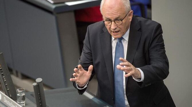 Volker Kauder, Fraktionsvorsitzender der CDU, fordert ein Ende des internen Streits um die Flüchtlingspolitik. Foto: Sophia K