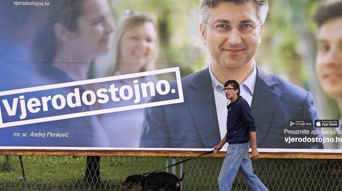 Wahlplakat in Zagreb: Kroatien wählt ein neues Parlament. Foto: Antonio Bat