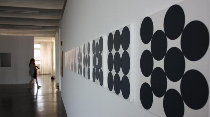Vera Molnár beschäftigt die Frage, wie Kreise in ein Quadrat passen. FOTO: BERNKLAU