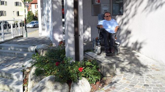 Nicht überall gibt es wie hier einen barrierefreien Zugang zu öffentlichen Gebäuden, das weiß Kreisbehindertenbeauftragter Willi