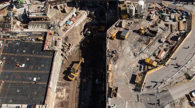 Die Baustelle des Bahn-Großprojekts Stuttgart 21 - aufgenommen aus einem Baukran. Foto: Silas Stein