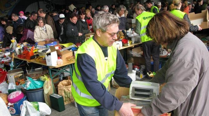 So wie auf diesem Archivfoto wird es badl wieder aussehen: ein Eldorado für Schnäppchenjäger. So wie auf diesem Archivfoto wird es badl wieder aussehen: ein Eldorado für Schnäppchenjäger.