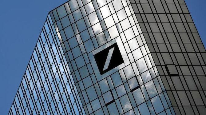 Umstrittene Hypothekengeschäfte in den USA kommen die Deutsche Bank teuer zu stehen.