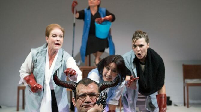 Bitterböse Farce: Der Minotaurus wird bei Braun zur Schäuble-Travestie. FOTO: DPA