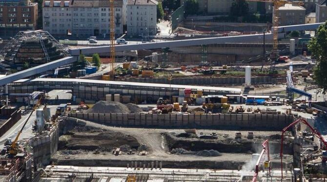 Das umstrittene Bahn-Großprojekt Stuttgart 21 könnte bis zu drei Milliarden Euro teurer werden. Foto: Silas Stein