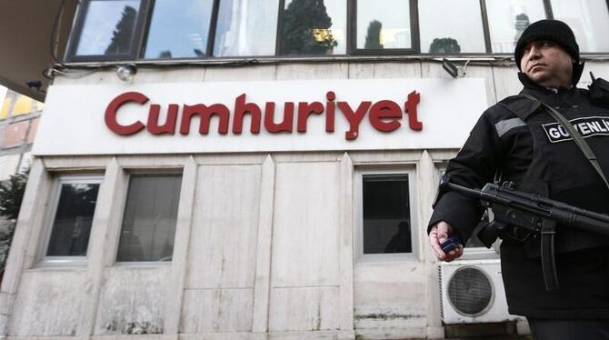 Fünf Mitarbeiter der Zeitung Cumhuriyet sind im Laufe der Jahre ermordet, etliche vor Gericht gestellt worden. Foto: Sedat Su