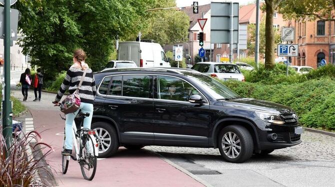 Radfahrer-Alltag in Reutlingen: brenzlige Situationen, hier an der Lederstraße. ARCHIVFOTO: PACHER